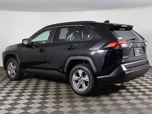 Used 2022 Toyota RAV4 LE AWD/4WD image 6