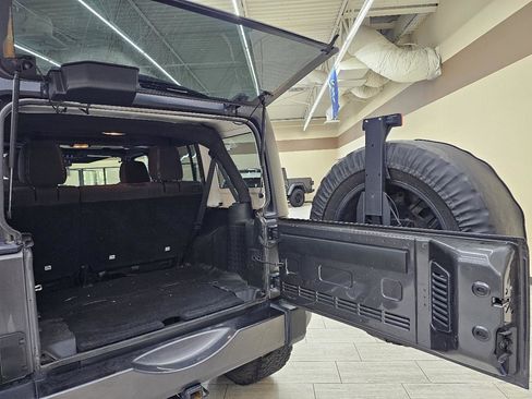 Used 2017 Jeep Wrangler Unlimited Sahara w/ Connectivity Group image 14