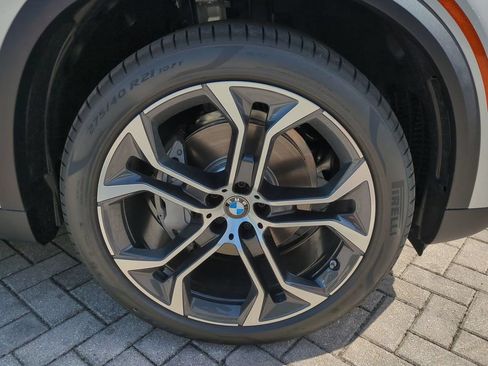New 2026 BMW X5 xDrive40i w/ Premium Package AWD/4WD image 11
