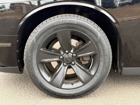 Used 2015 Dodge Challenger SXT RWD image 10