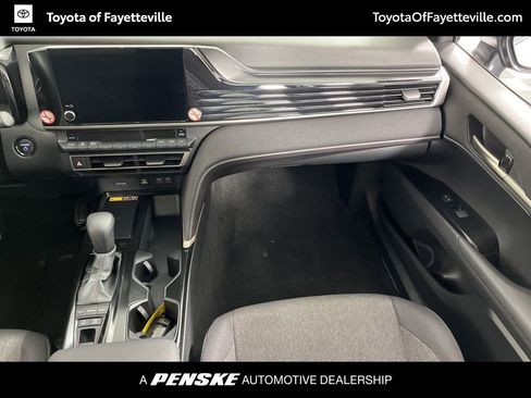 Used 2025 Toyota Camry LE image 17