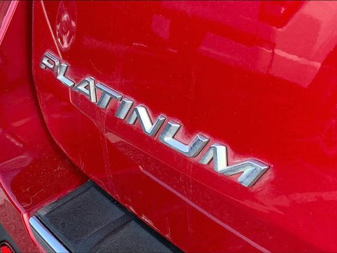 Used 2022 Ford Explorer Platinum w/ Technology Package image 30