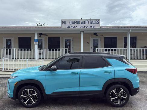 Used 2021 Chevrolet TrailBlazer RS w/ Technology Package FWD image 2