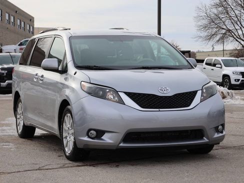 Used 2011 Toyota Sienna LE image 4