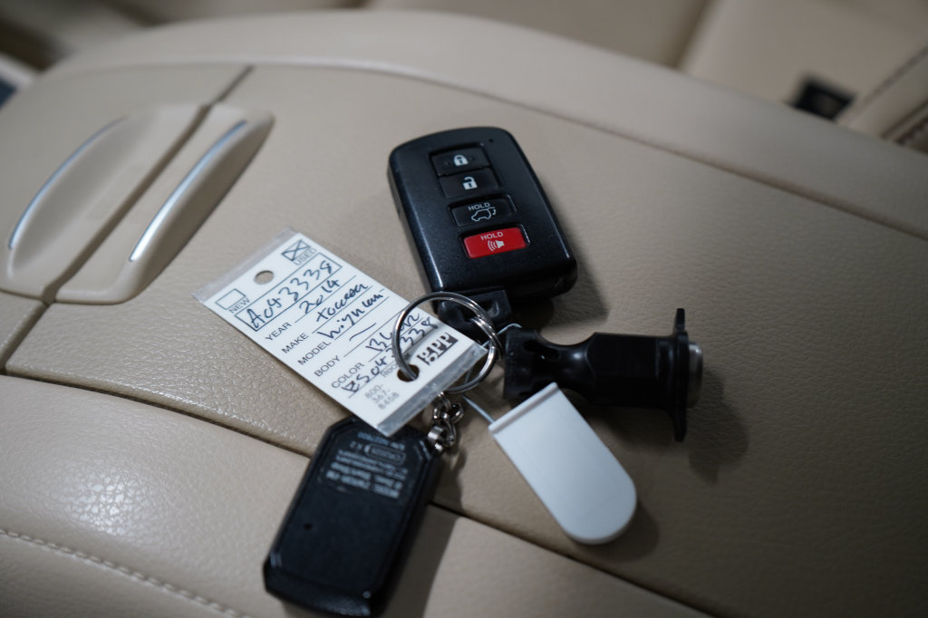 Used 2014 Toyota Highlander XLE AWD/4WD image 31