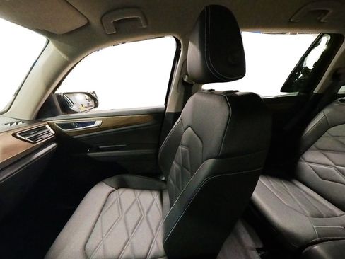 Used 2025 Volkswagen Atlas SE image 40