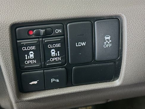 Used 2015 Honda Odyssey Touring image 18