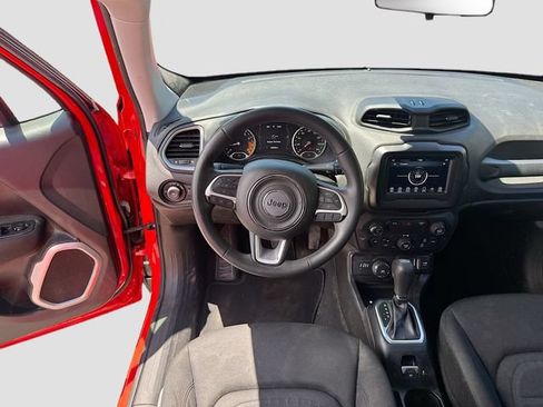 Used 2018 Jeep Renegade Latitude AWD/4WD image 23