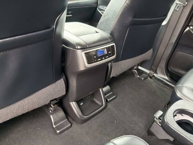 Used 2019 Toyota Highlander XLE AWD/4WD image 17
