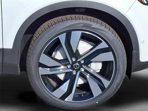 New 2025 Volvo XC40 B5 Plus w/ Protection Package Premier image 5