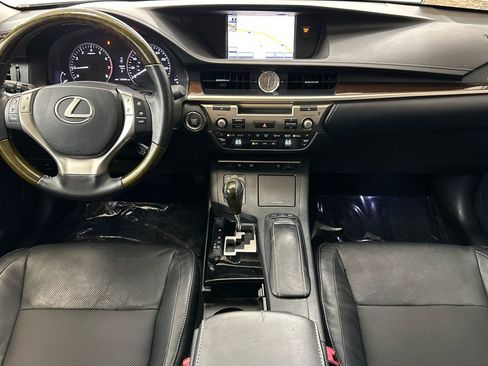Used 2014 Lexus ES 350 w/ Luxury Package FWD image 16