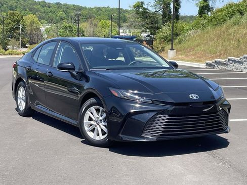 Used 2025 Toyota Camry LE FWD image 1