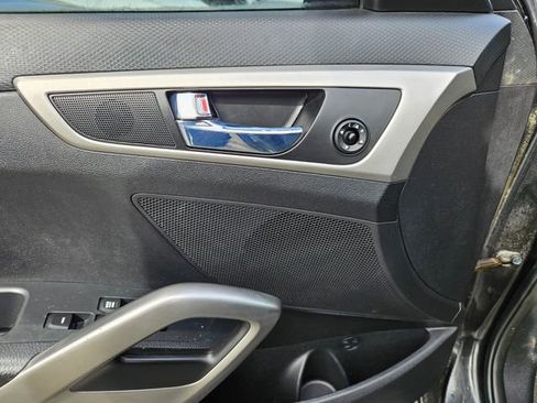 Used 2015 Hyundai Veloster image 15