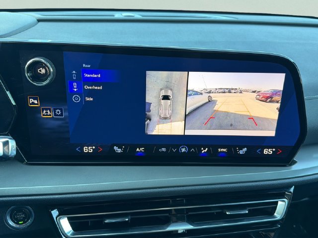 Used 2024 Chevrolet Traverse LT FWD image 11