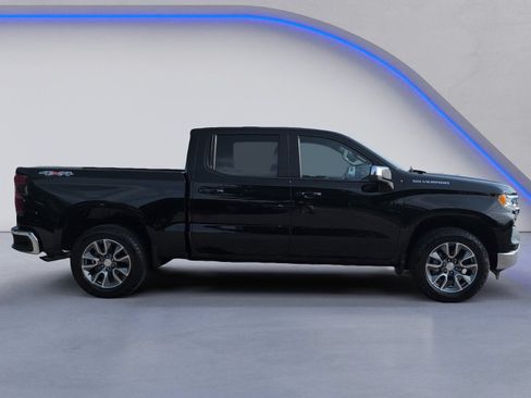 Used 2024 Chevrolet Silverado 1500 LT AWD/4WD image 12