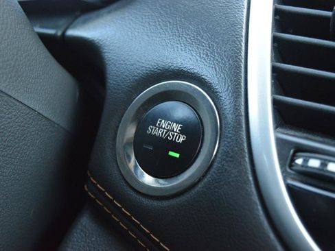 Used 2019 Chevrolet Trax LT w/ LT Convenience Package FWD image 19