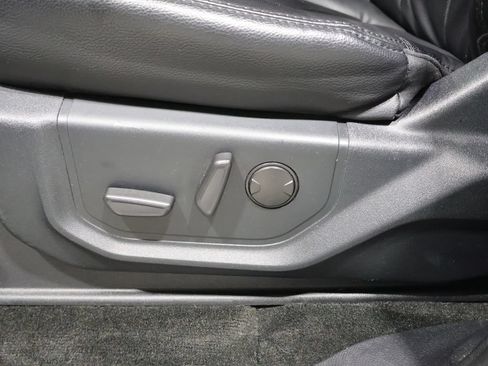 Used 2020 Ford Expedition XLT w/ Equipment Group 202A AWD/4WD image 14