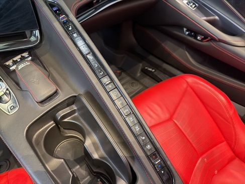 Used 2024 Chevrolet Corvette Stingray Premium Conv w/ Z51 Performance Package RWD image 16