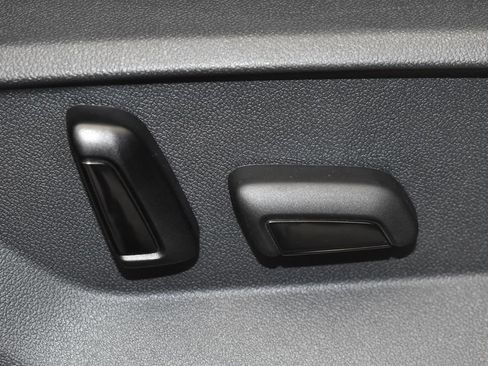 Used 2024 Volkswagen Tiguan SEL R-Line AWD/4WD image 29