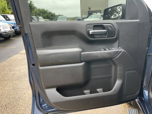 Used 2019 Chevrolet Silverado 1500 Custom w/ Custom Value Package image 31