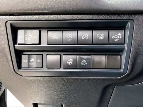 Used 2025 Toyota Tundra Platinum AWD/4WD image 33