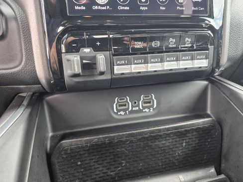 Used 2021 RAM 2500 Laramie w/ Night Edition AWD/4WD image 6