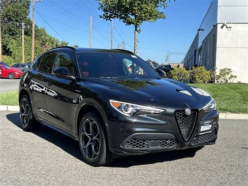 Used 2022 Alfa Romeo Stelvio Veloce image 1