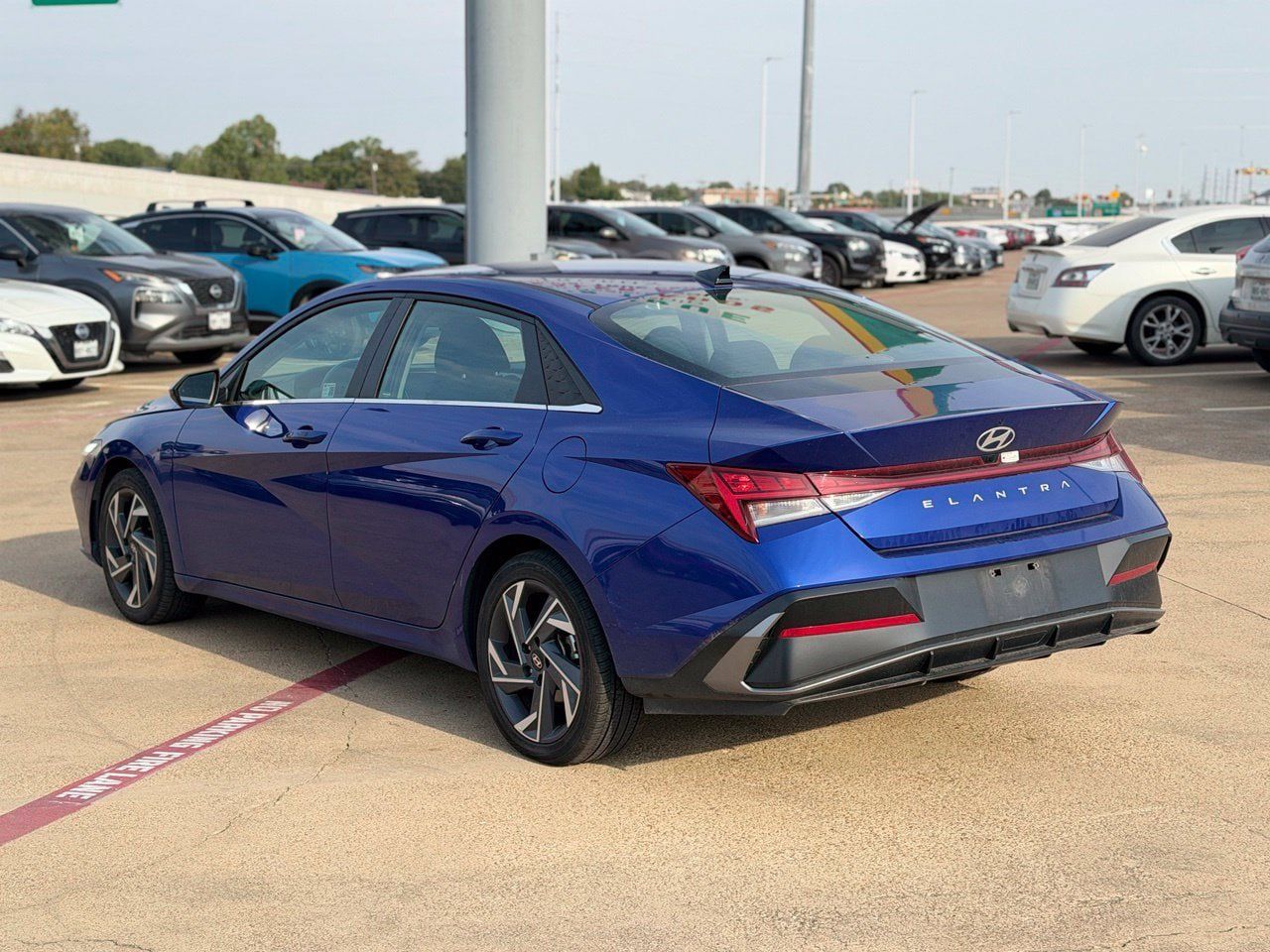Used 2025 Hyundai Elantra SEL FWD image 4