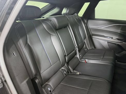 Used 2024 Cadillac Lyriq Luxury AWD/4WD image 35