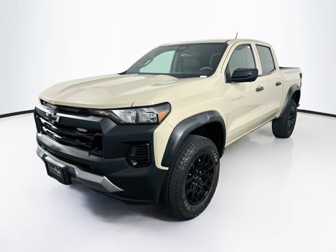 Used 2024 Chevrolet Colorado Trail Boss w/ Technology Package AWD/4WD image 3