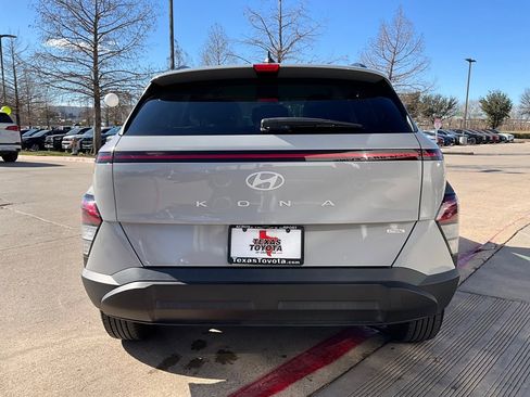 Used 2025 Hyundai Kona SEL image 7