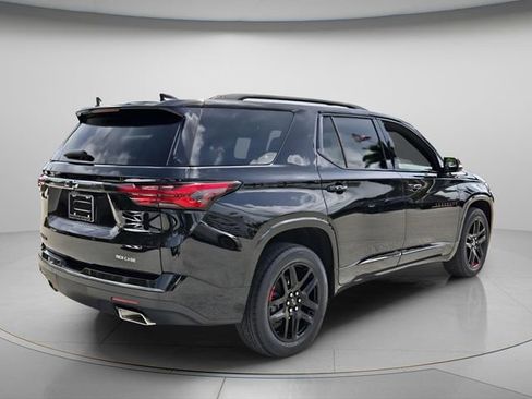 Used 2022 Chevrolet Traverse Premier w/ Redline Edition FWD image 7