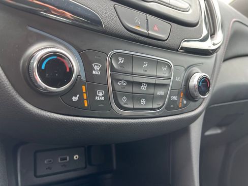 Used 2023 Chevrolet Equinox RS image 20