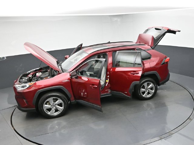 Used 2021 Toyota RAV4 XLE Premium AWD/4WD image 46