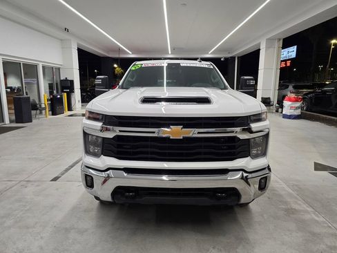Used 2025 Chevrolet Silverado 2500 LT w/ Convenience Package image 9