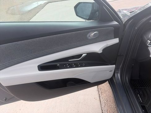 Used 2023 Hyundai Elantra Limited FWD image 20