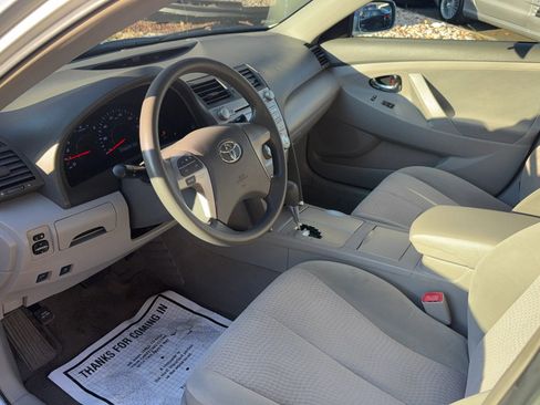 Used 2010 Toyota Camry LE image 12