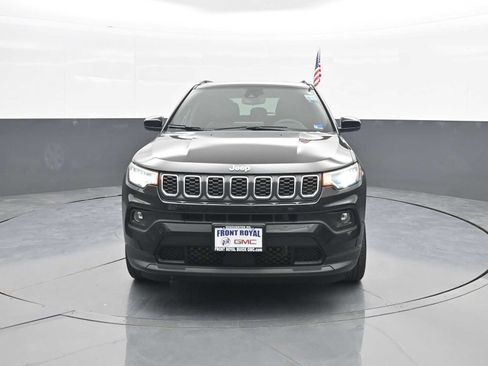 Used 2024 Jeep Compass Latitude AWD/4WD image 3