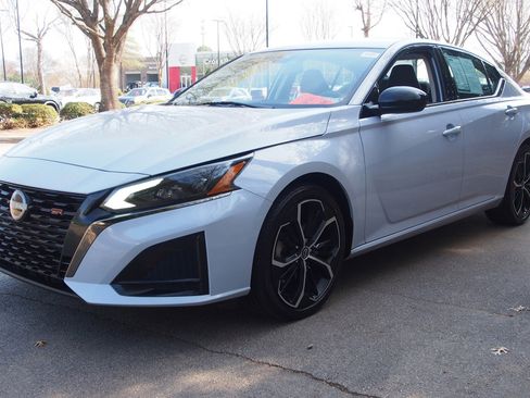 Used 2024 Nissan Altima 2.5 SR image 3