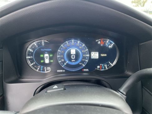 Used 2020 Cadillac Escalade Premium Luxury image 11