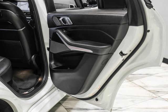 Used 2020 BMW X5 M50i AWD/4WD image 43