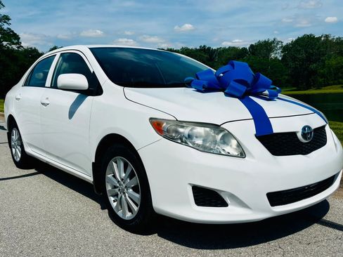 Used 2010 Toyota Corolla LE FWD image 1