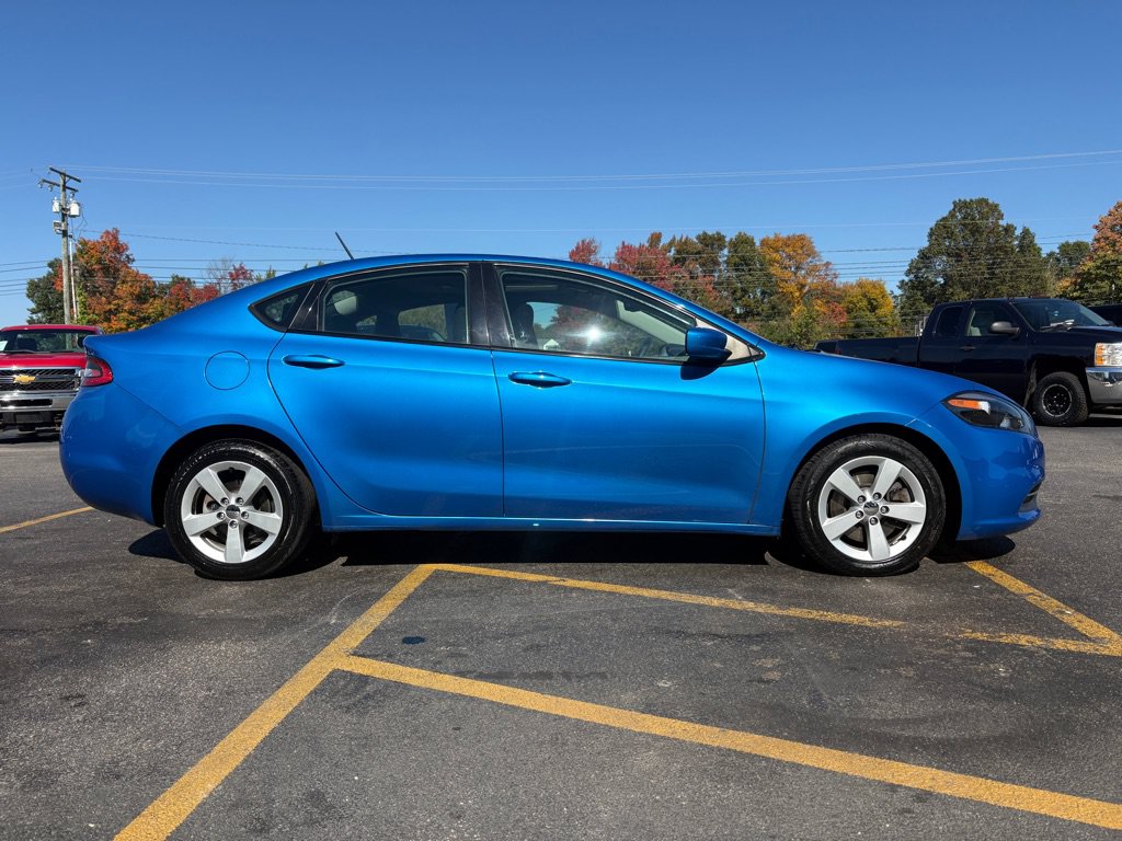 Used 2016 Dodge Dart SXT w/ Sun/Sound Group FWD image 5