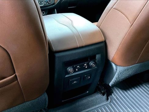 Used 2018 Chevrolet Traverse High Country image 31