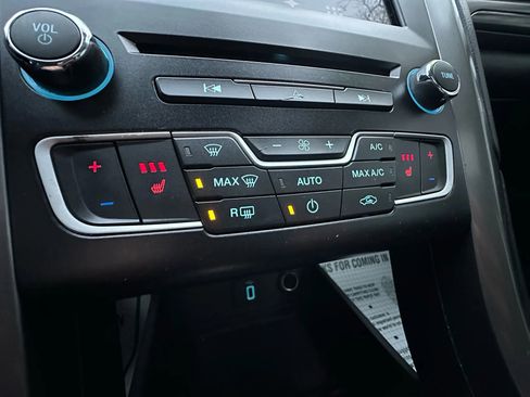 Used 2017 Ford Fusion Energi SE image 19