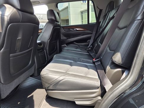 Used 2020 Cadillac Escalade Premium Luxury RWD image 4