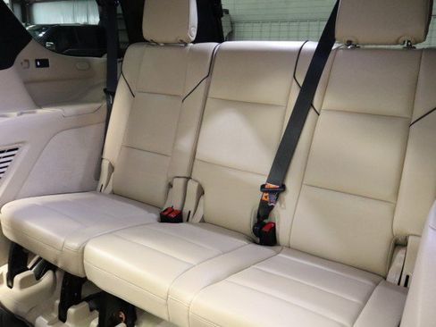 Used 2021 Cadillac Escalade Premium Luxury w/ LPO, Illumination Package AWD/4WD image 11