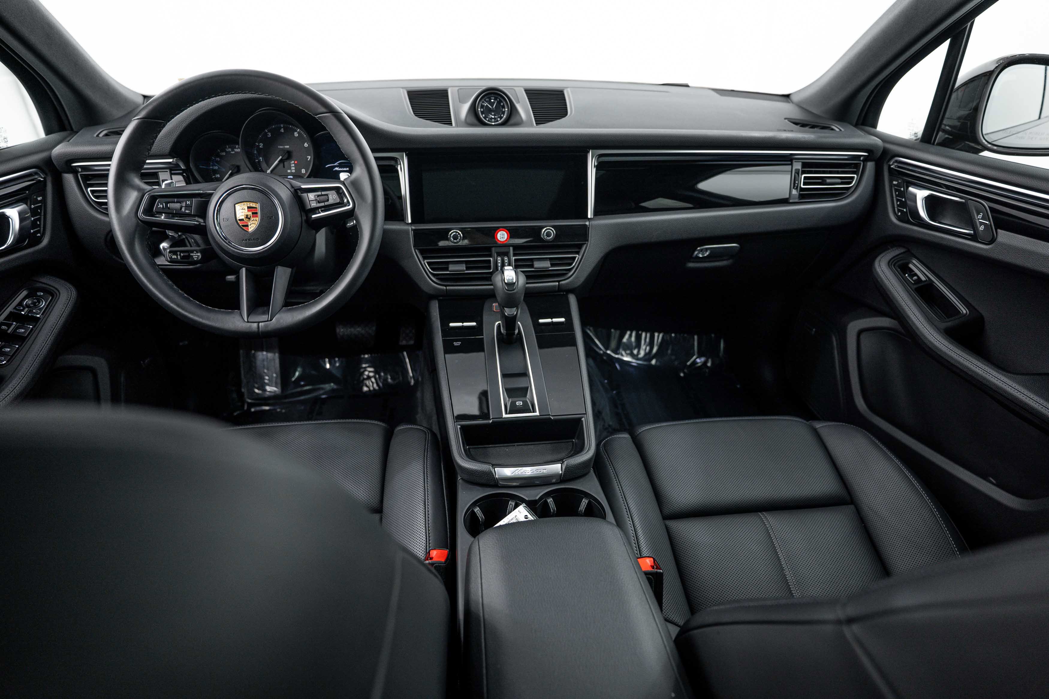 Certified 2023 Porsche Macan AWD/4WD image 22