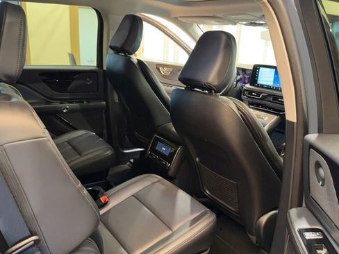 Used 2025 Lincoln Aviator AWD image 18