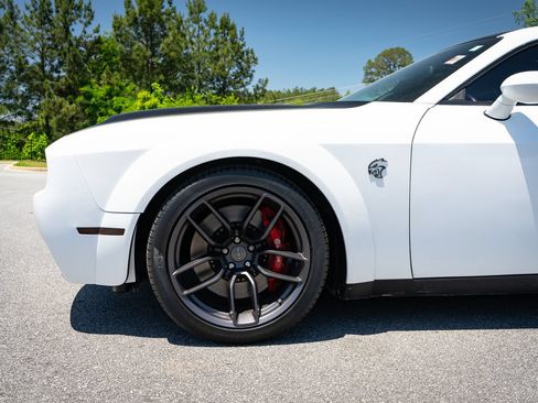 Used 2019 Dodge Challenger SRT Hellcat RWD image 12
